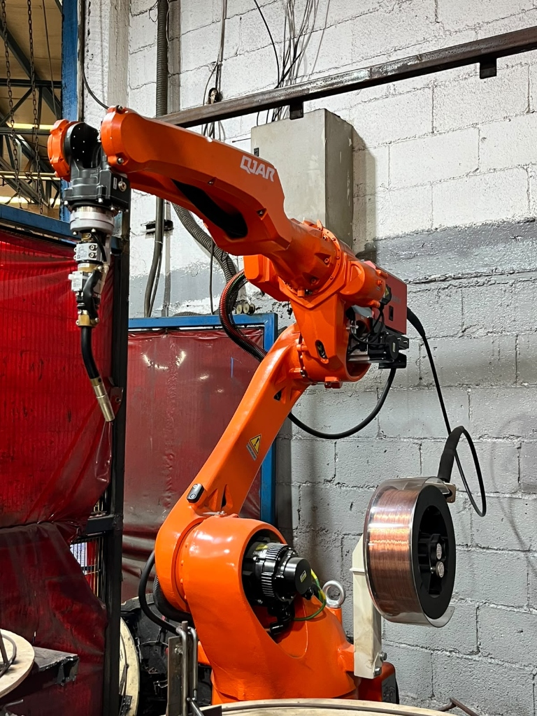 Celda robotizada de soldadura industrial